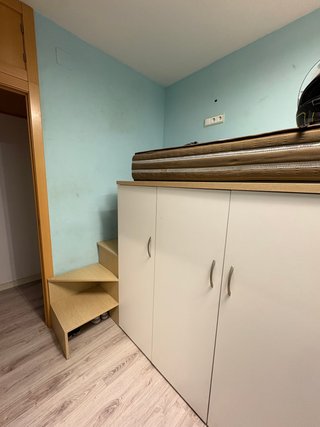 Litera con armario y escritorio integrado