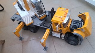 Camión Grúa Mack Liebherr Bruder Juguete