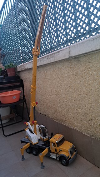Camión Grúa Mack Liebherr Bruder Juguete