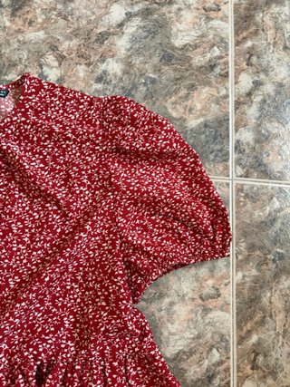 Blusa Shein floral roja y blanca talla XL