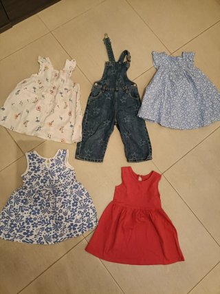 Set Abbigliamento Infantile: 4 Vestiti e Salopette 12/18 Mesi
