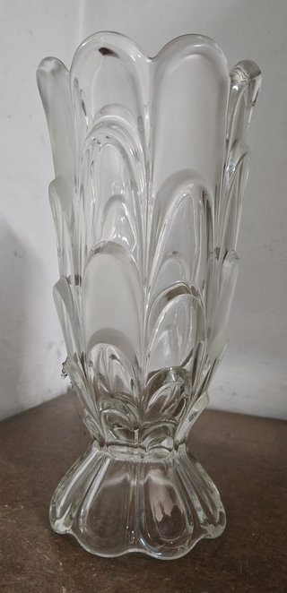 Jarrón de cristal con formas.