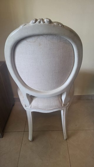 Mesa y 5 sillas de comedor estilo clásico