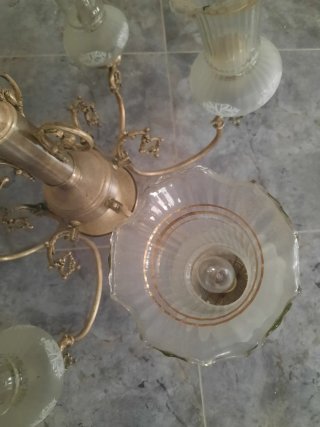 Lámpara de araña de cristal y metal