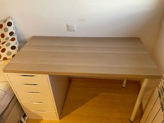 Escritorio madera y cajonera blanca