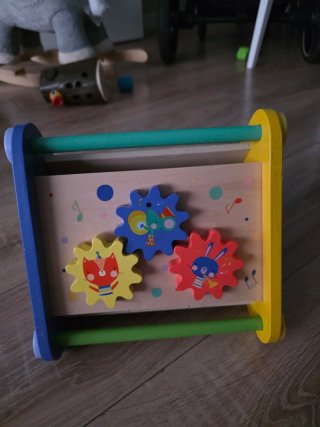 Juguete Montessori en madera con engranajes