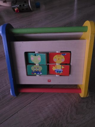 Juguete Montessori en madera con engranajes