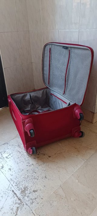 Talla L Maleta Delsey Roja 4 Ruedas