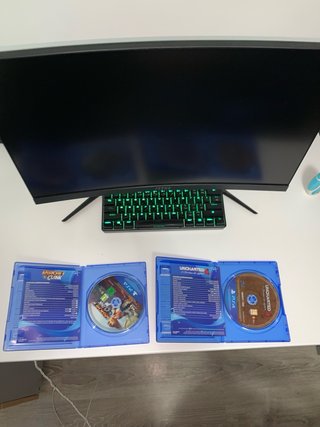 PS4 Slim 1TB + 2 controller + 2 giochi