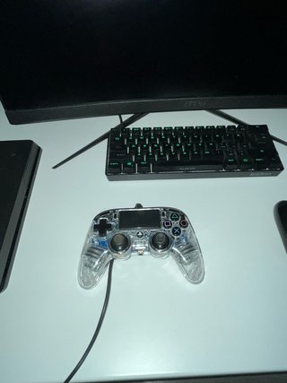 PS4 Slim 1TB + 2 controller + 2 giochi