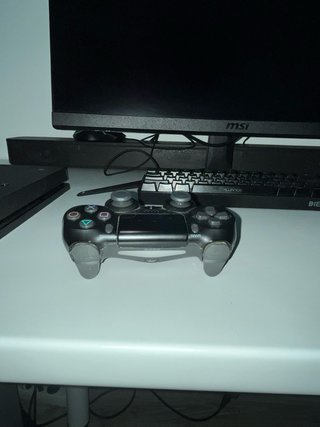 PS4 Slim 1TB + 2 controller + 2 giochi