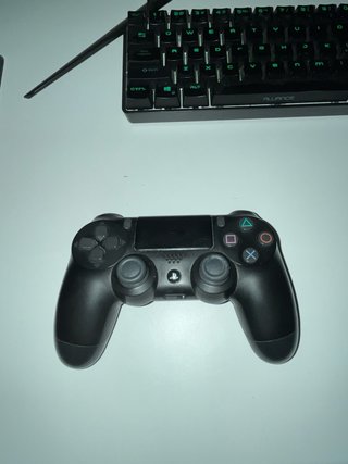 PS4 Slim 1TB + 2 controller + 2 giochi