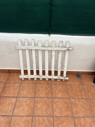 Puerta de madera blanca