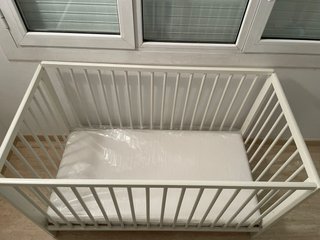 Cuna de bebé adaptable + colchon + accesorios