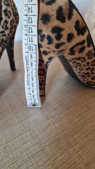 Zapatos de tacón con estampado de leopardo