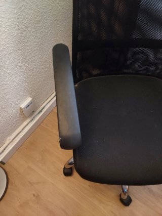 Silla de oficina giratoria negra