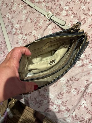 Bandolera Guess Beige y Marrón