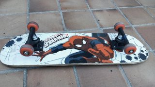 Monopatín Spiderman Marvel