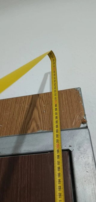 Puerta anti okupa con cerradura y llave