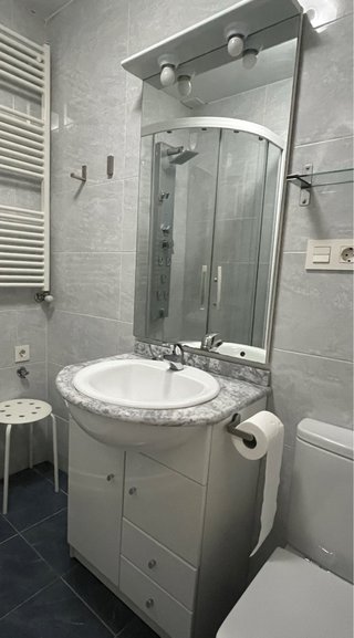 Mueble de baño con espejo
