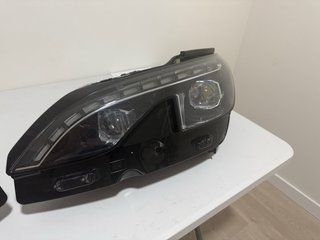 Faro derecho Peugeot 3008  9837759580