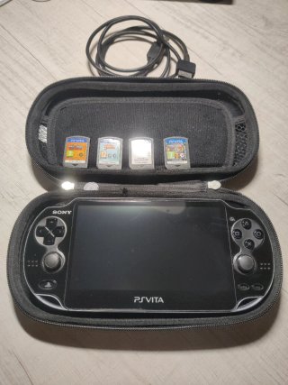 PS Vita Fat Negra + Accesorios
