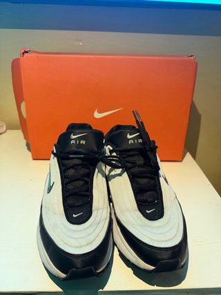 Zapatillas Nike Air Blancas y Negras