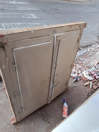 Ventana de madera blanca