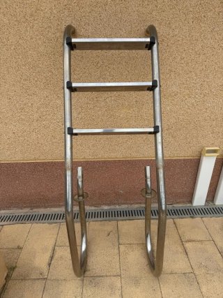 Escalera Piscina Metal. Buen Estado