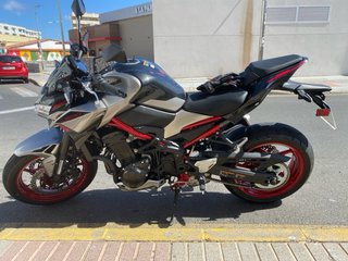 Kawasaki Z900 Plata/Roja