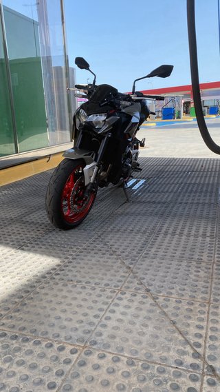 Kawasaki Z900 Plata/Roja