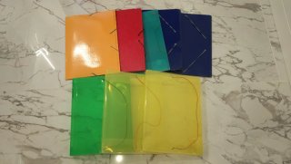 Carpetas de colores con goma elástica