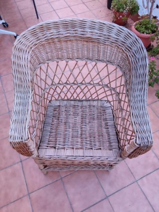 Sillón de mimbre urgente