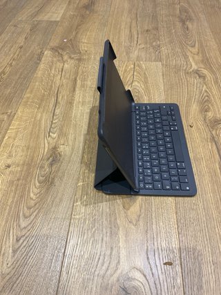 Funda Logitech Slim Folio iPad 7/8/9 Gen