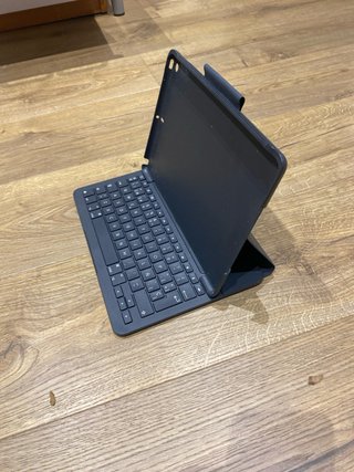 Funda Logitech Slim Folio iPad 7/8/9 Gen