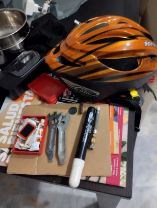 Bicicleta y casco Vento Naranja