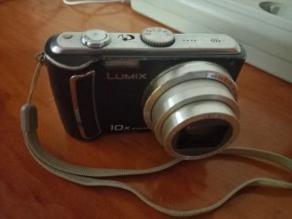 Cámara Panasonic Negra con cargador