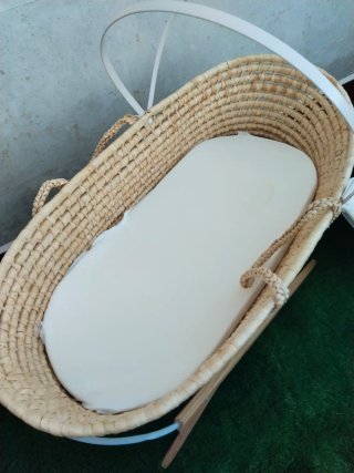 Moisés para bebé con soporte de madera