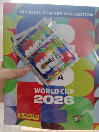 Álbum Panini Mundial 2026 + 10 Sobres + 10 Fundas