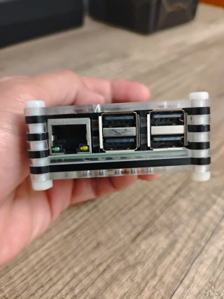 Raspberry Pi 3 B+ con caja y ventilador