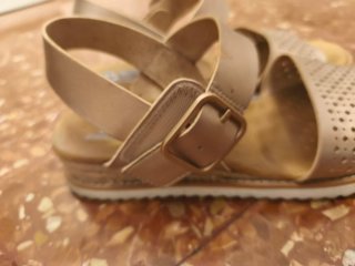 Sandalias Bobs de Skechers doradas