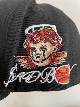 Gorra Snapback Y2K Negra Roja