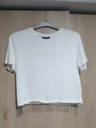 Camiseta Zara con brillos plateados