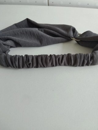Diadema turbante gris con anilla
