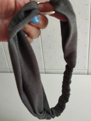 Diadema turbante gris con anilla