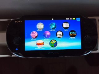 PSVita OLED con M.a.g.i.a + caricatore + custodia