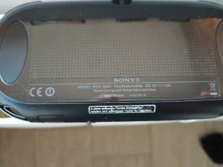 PSVita OLED con M.a.g.i.a + caricatore + custodia