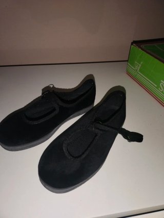 Merceditas terciopelo negro. Talla 30