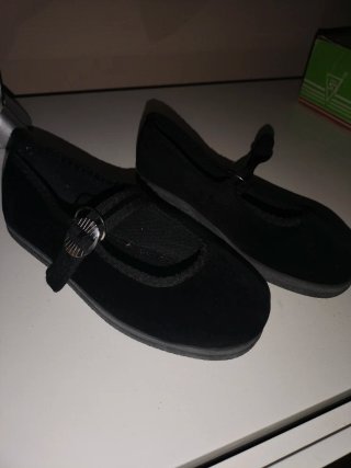 Merceditas terciopelo negro. Talla 30