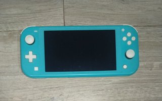 Nintendo Switch Lite + 4 giochi e custodia in regalo